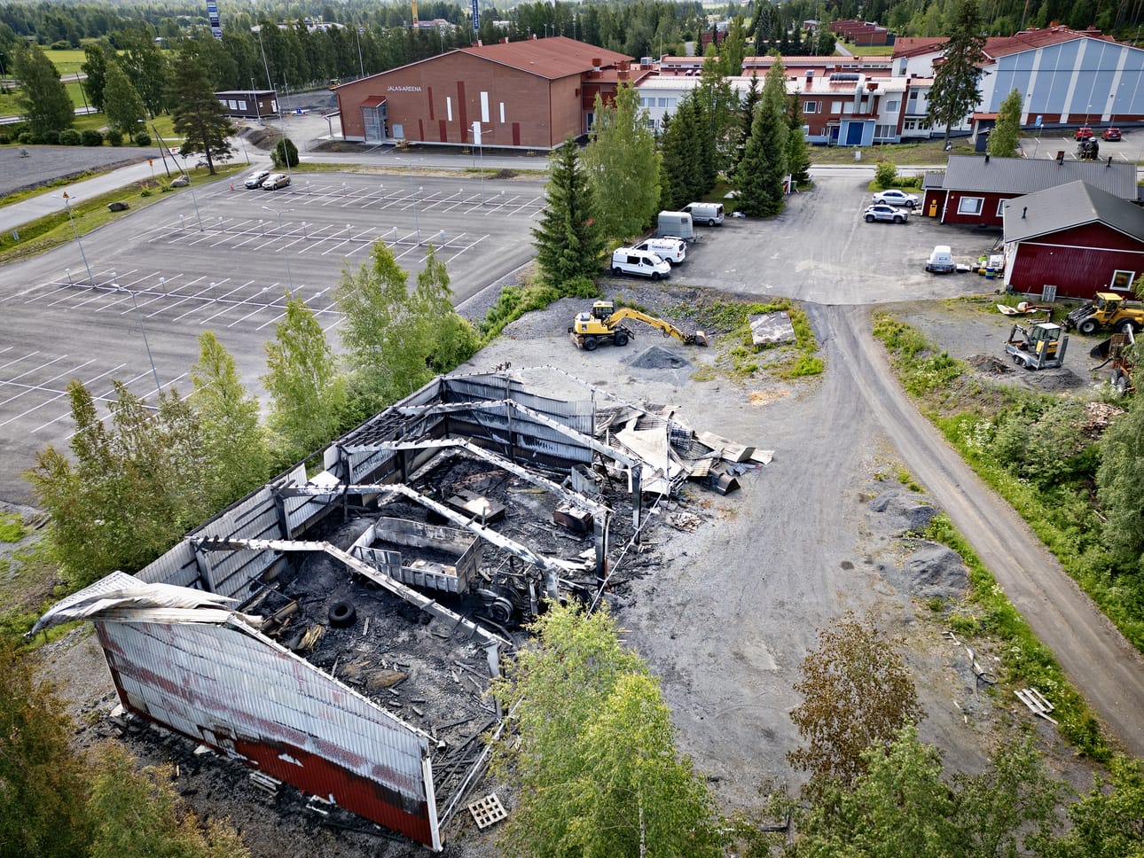 Varastohalli tuhoutui palossa täysin.
