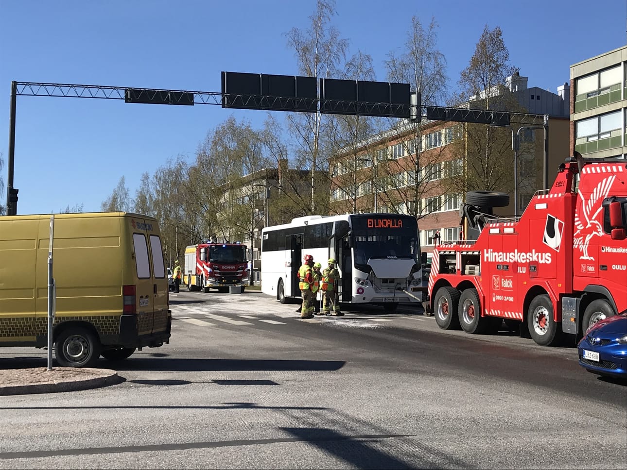 Bussi hajosi Saaristonkadulla perjantain iltapäiväruuhkan aikaan.