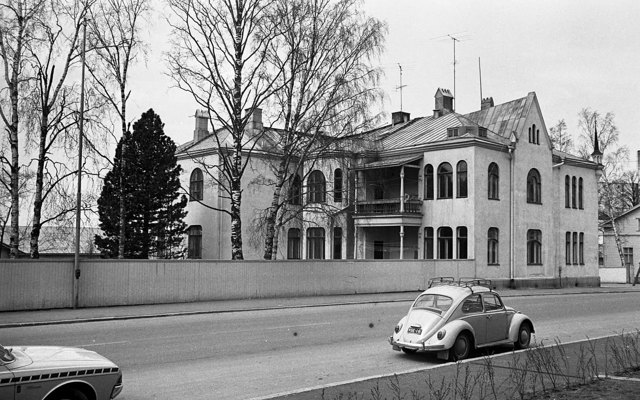 Arkkitehti Fredrik Thesleff suunnitteli osoitteessa Koulukatu 10 sijainneen Brunnin talon, joka on purettu.