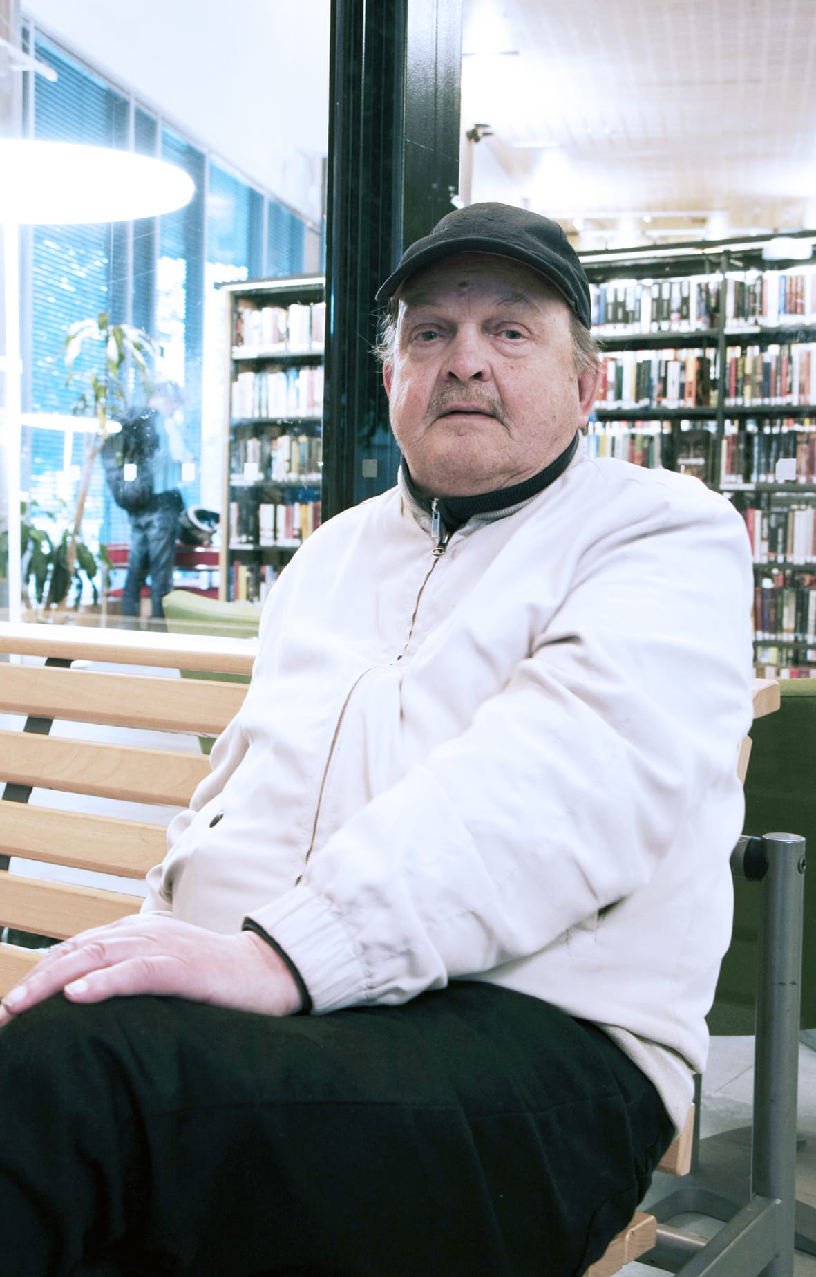Risto Kinnunen käy Kapteenissa päivittäin. Hän toivoo, että palveluita tulisi lisää ja että yrittäjät myös menestyisivät.