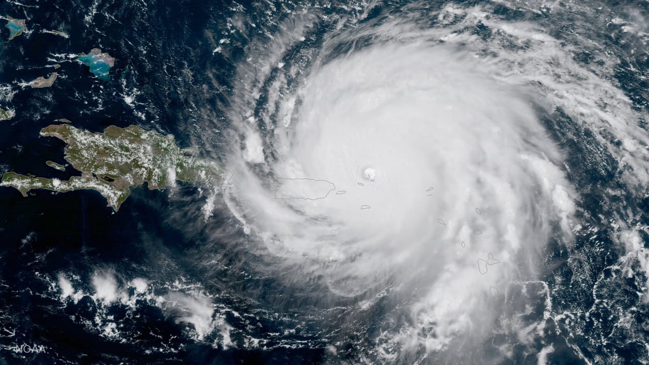 Satelliittikuvassa Irma lähestyy Puerto Ricoa.
