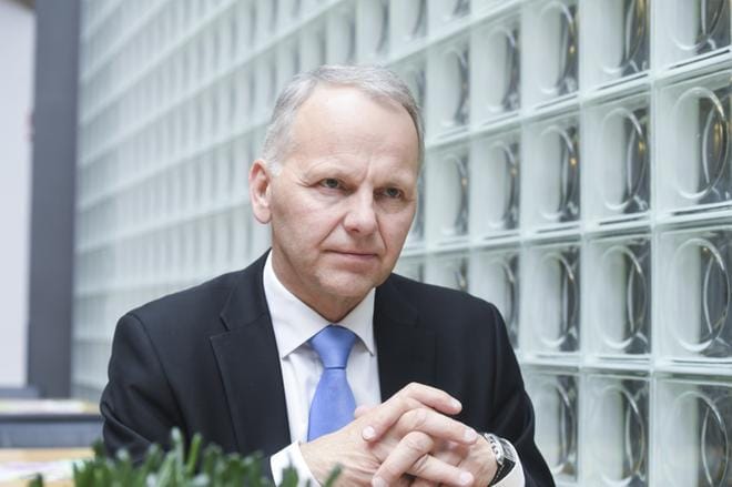 Maa- ja metsätalousministeri Jari Leppä (kesk.) antoi potkut luonnonvara-asioista vastanneelle erityisavustajalleen maaliskuussa. Satu-Marja Tenhiälän mukaan ministeri ei pidä koulutetuista naisista. KUVA: Kimmo Brandt