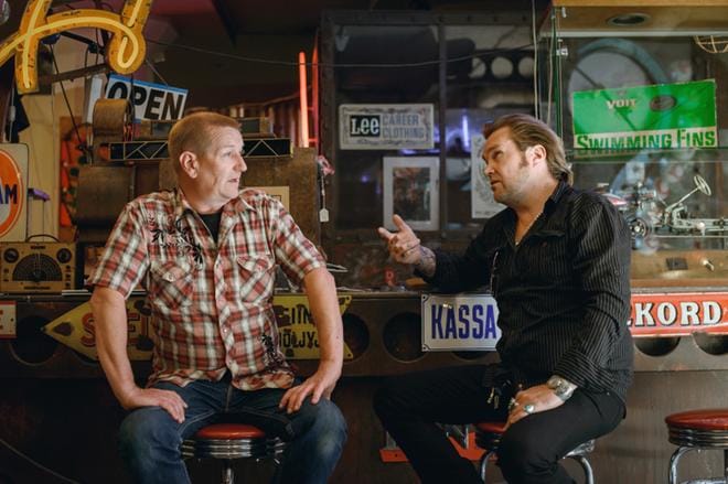 Tomppa Kekäläinen ja Mike Kairenius ovat tehneet unelmastaan totta. Vintage-valtakunta kertoo maailmasta, jossa visuaalisuus kiilaa käytännöllisyyden edelle. KUVA: Hanna-Maria Grönlund/Yle Kuvapalvelu