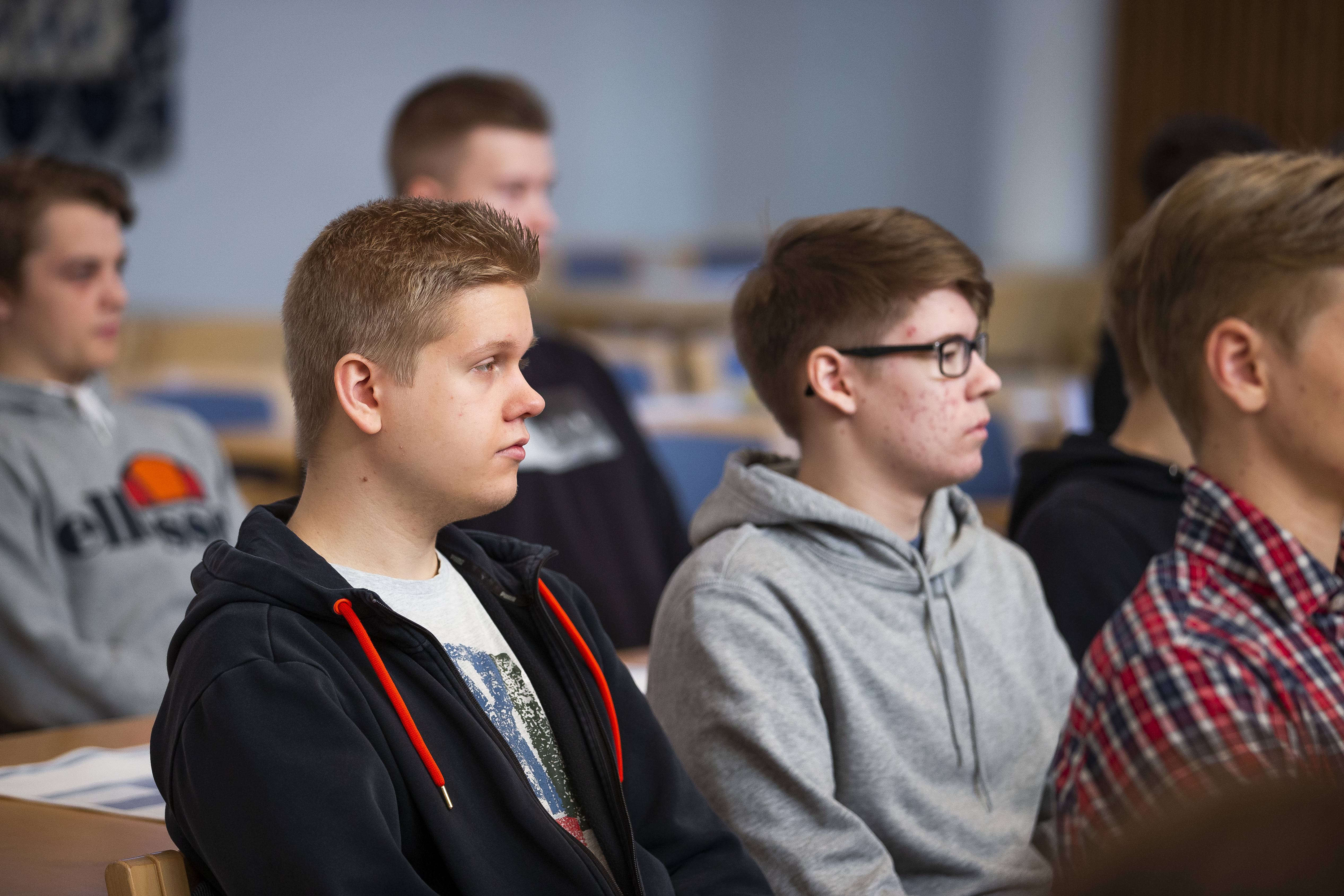 Raahen lukion abiturientit Tommi Heikkinen ja Niko Hänninen kävivät kutsunnoissa tiistaina. Tommi on ajatellut kirjurin paikkaa jossain päin Suomea ja Niko toivoo voivansa käydä intin Rovaniemellä.