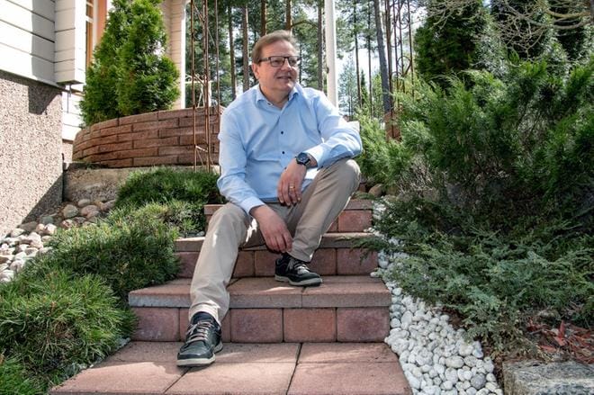 Lasse Hautala on viime aikoina seurannut hallitusneuvotteluja, osallistunut eurovaalikampanjointiin ja ollut välillä yhteydessä yhteydessä myös puolueväkeen. KUVA: JORMA HAVULA