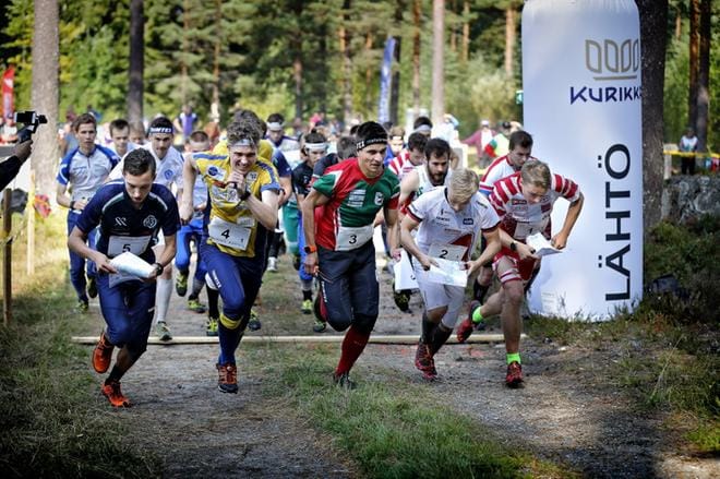 Jurvan Pässilä toimi Lakeuden viestin ja kansallisen Viestiliigan viidennen osakilpailun kisapaikkana. Miesten sarjassa matkaan pyyhälsi 30 joukkuetta. Myös nuorten kansallinen Rastifyrryviesti kilpailtiin samassa yhteydessä. Kisat järjesti Suunta-Jurva. KUVAT: TOMI KOSONEN