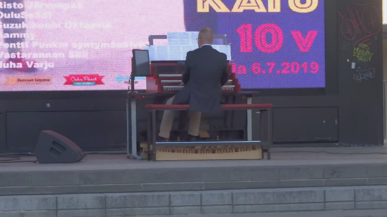 Urkukonsertti järjestettiin Oulun Rotuaarilla