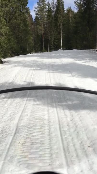 Sotkamon Suovaaralla vedetään vielä latua hiihtokuntoon
