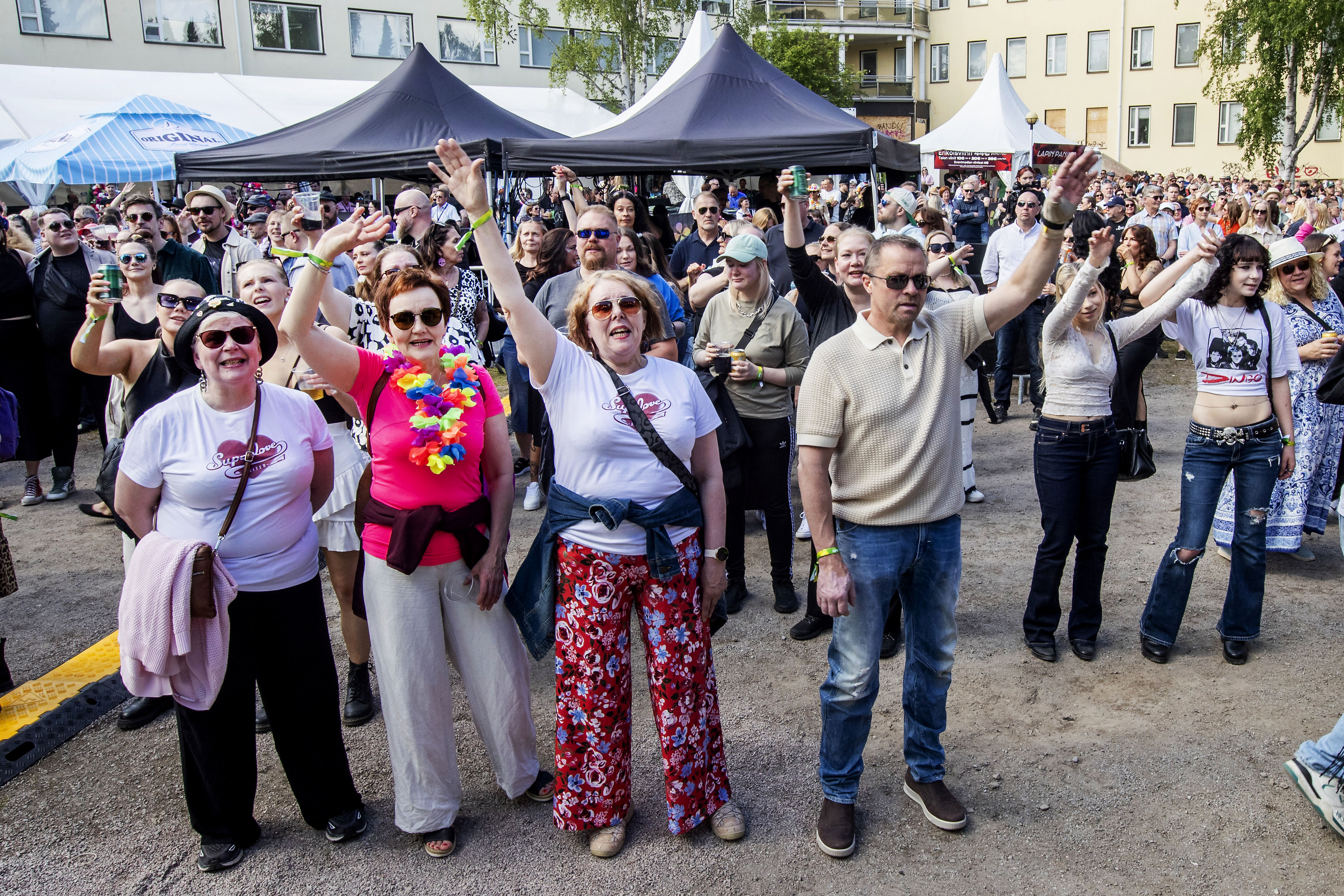 Santa Open Air alkoi aurinkoisissa tunnelmissa – katso kuvat festarialueelta