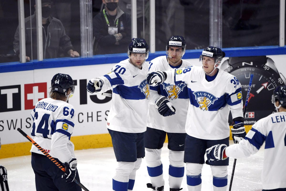 Mikael Granlund, Teemu Hartikainen, Valtteri Filppula ja Juuso Hietanen juhlivat Suomen avausmaalia. Maalin teki Filppula. LEHTIKUVA / Jussi Nukari