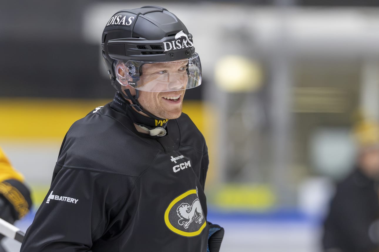 Tuomas Salmelalla on edessä toinen peräkkäinen kausi Oulun Kärpissä.