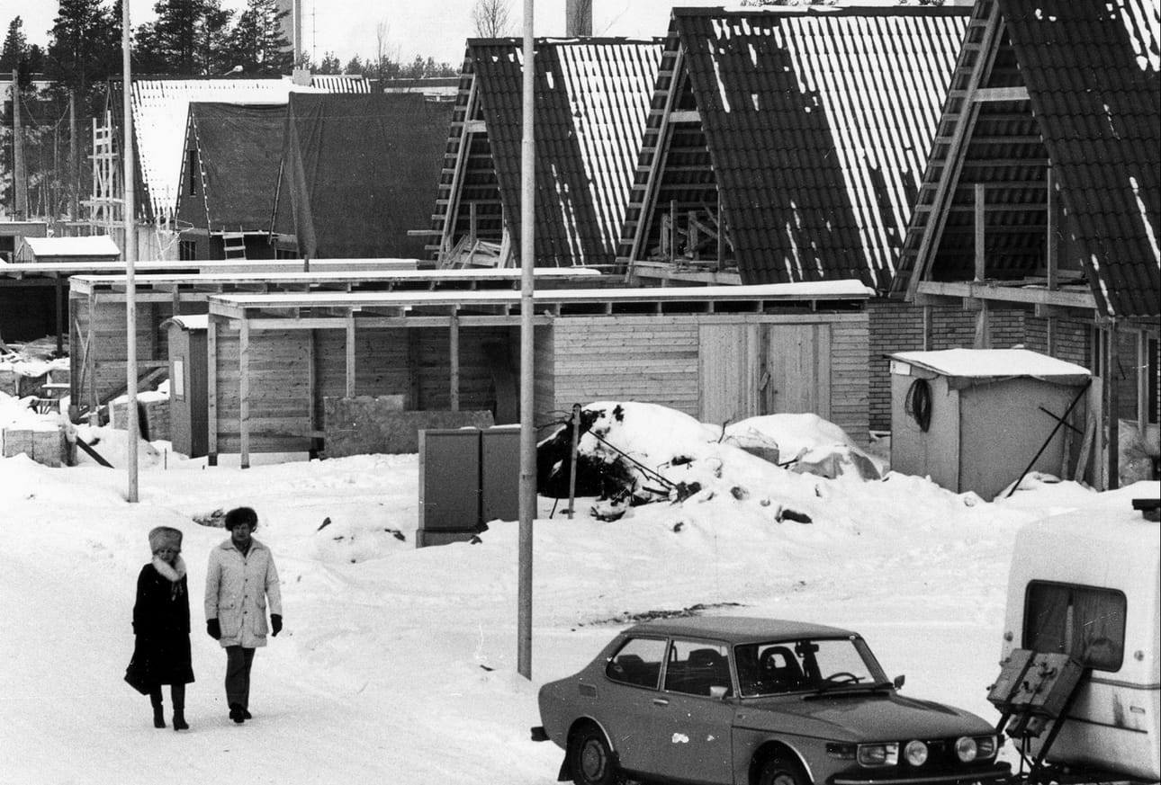 Asuntomessut olivat maaliskuussa 1976 rakenteilla Oulun Niittyaroon.