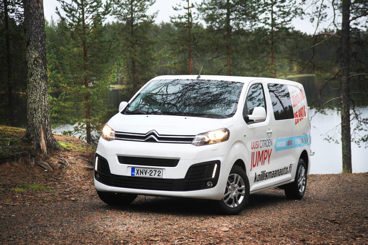 Jumpy on samannäköinen kuin sisarmallinsa Peugeotilla ja Toyotalla.