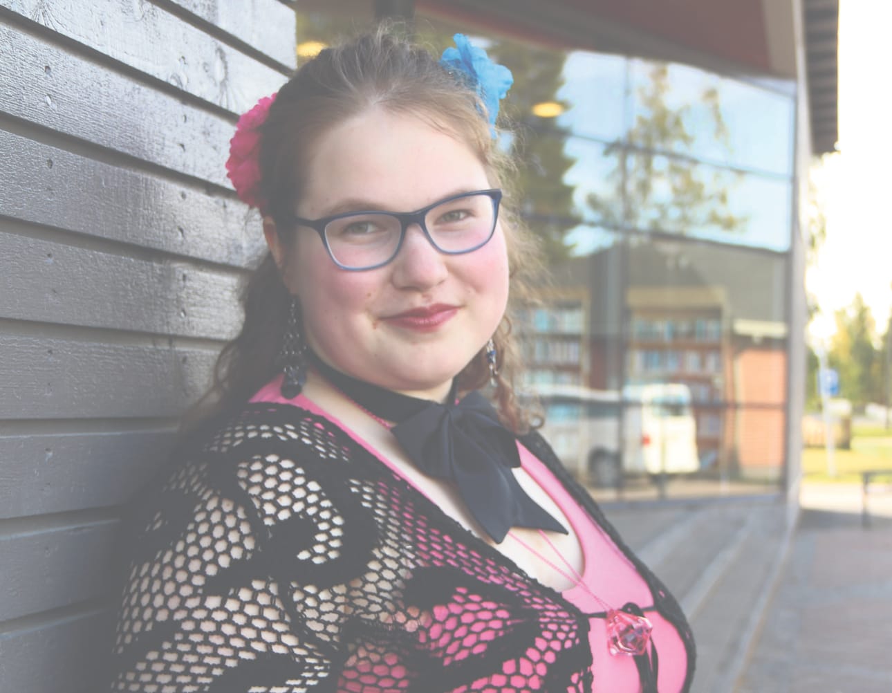 Lumijoen kirjaston seinät kätkevät syyskuun ajan sisäänsä palan Maiju Sangin sielunmaisemaa. Sielua etsimässä -näyttely kestää syyskuun loppuun saakka.