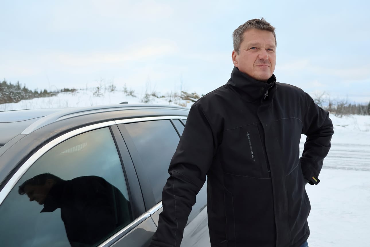 Kari Kaunismäki ajoi lauantaina esimerkiksi Ylihärmästä Vaasaan. – Kun vastaan tuli rekka, en uskaltanut lähteä urista sivummalle lumipatjan päälle. Silti ohjaus meinasi lähteä käsistä.