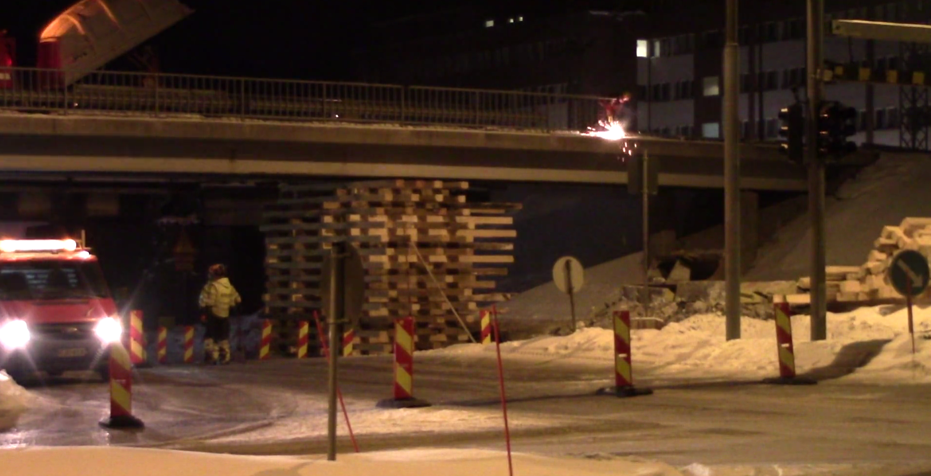 Vanha kevyen liikenteen silta puretaan uuden alta