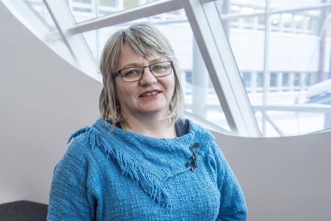 Kuntoutuslääkäri Raija Kerättären mukaan työttömät ovat sairaampia, mutta käyttävät vähemmän terveydenhuollon palveluita kuin työssäkäyvät.