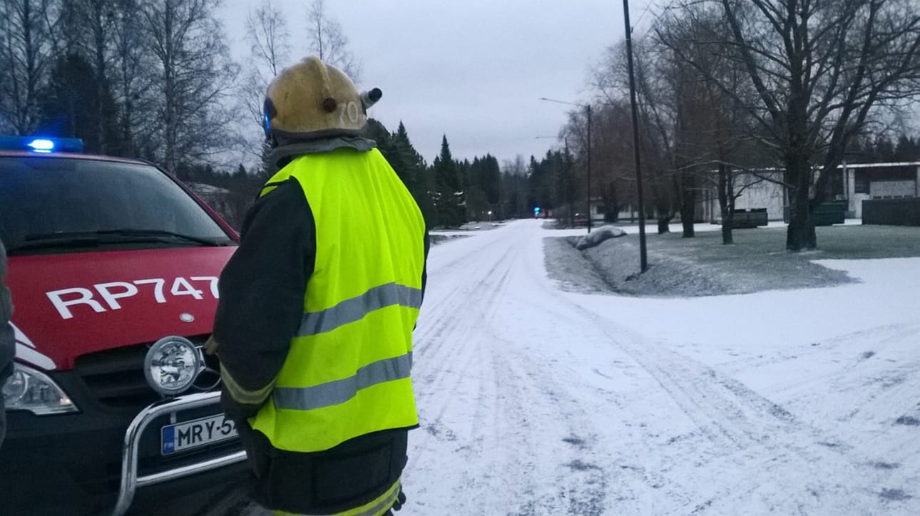 Rivitalon autokatoksessa räjähti pommi torstaiaamuna.