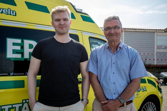 Tapani Barinoffin poika Matti (vas.) on nykyään vuotta vaille valmis ensihoitaja. KUVA:ELENA MIKKILÄ