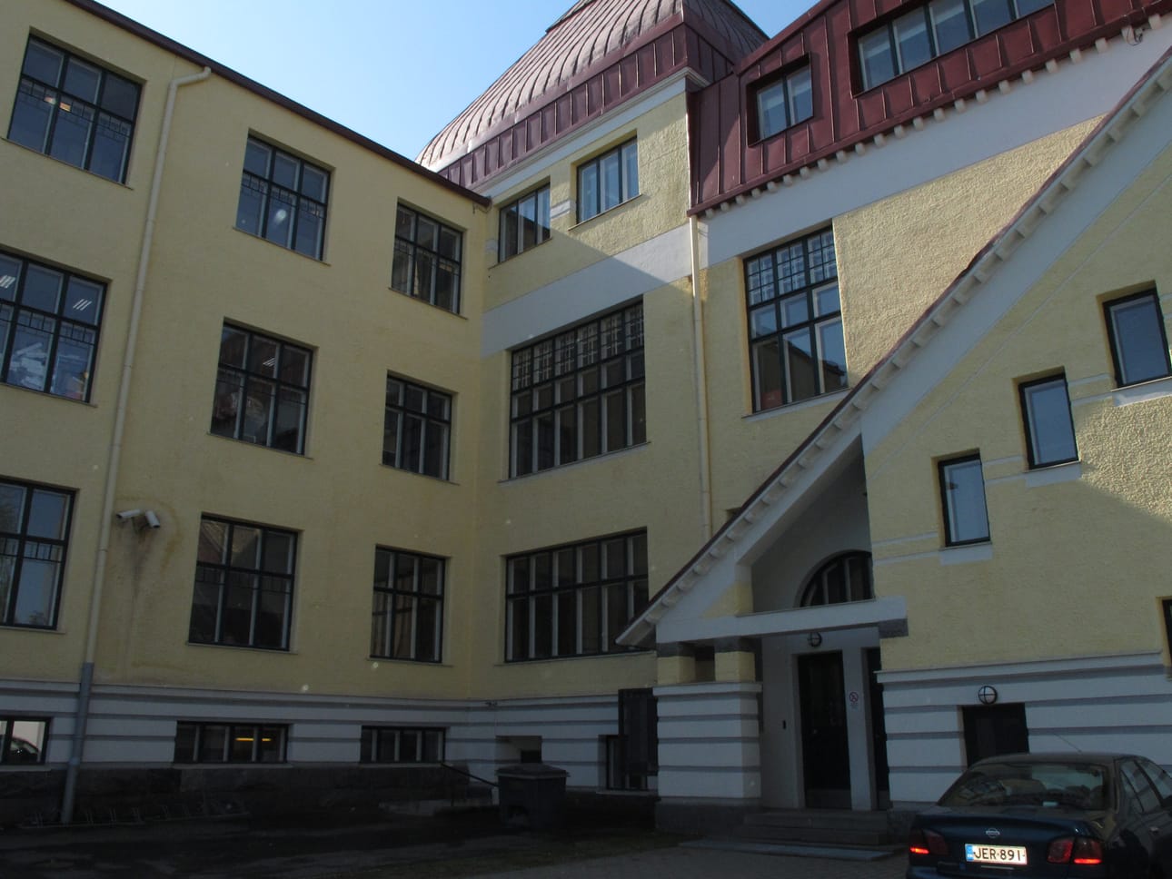 Oulun suomalaisen yhteiskoulun lukio.