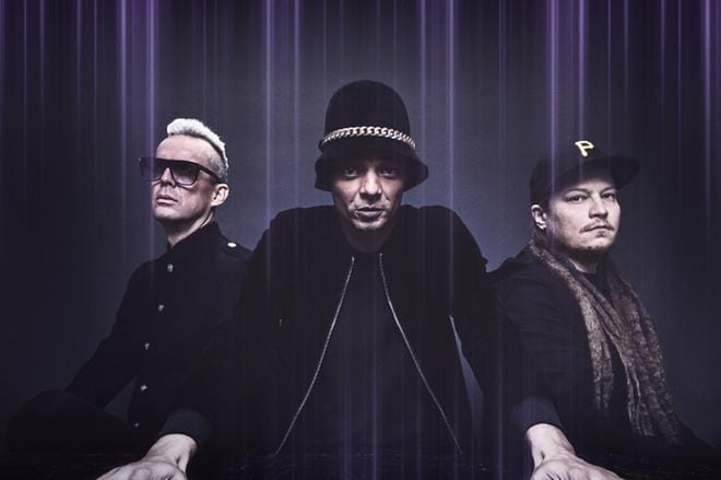 Bomfunk MC’s vuonna 2018. Jaakko Salovaara, Raymond Ebanks ja Ismo Lappalainen. Kuva: Marek Sabogal
