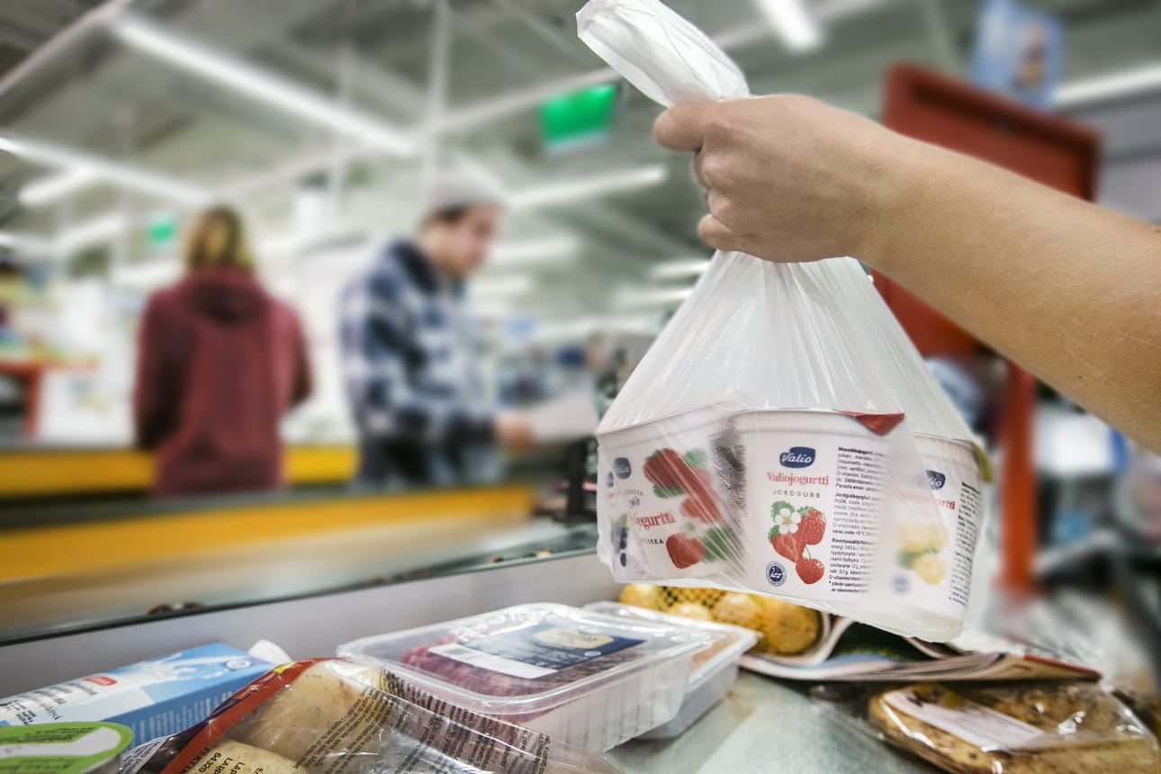Huhtikuussa avoimia työpaikkoja oli eniten tarjolla palvelu- ja myyntityöntekijöille Pohjois-Pohjanmaalla.