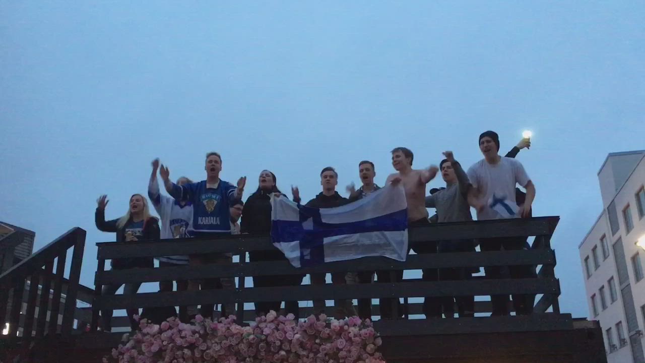 Suomi on uusi maailmanmestari! Rovaniemen Lordinaukiolla juhlittiin kiekkokultaa
