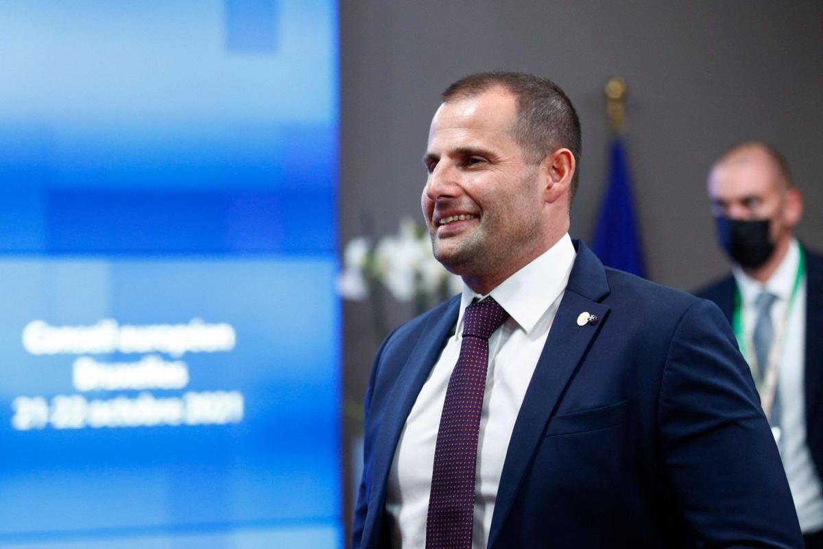 Maltan pääministeri Robert Abela on aiemmin sanonut, että laillistamisella pyritään puuttumaan kannabiksen käytön ongelmiin tuomalla alalle sääntelyä. LEHTIKUVA / AFP