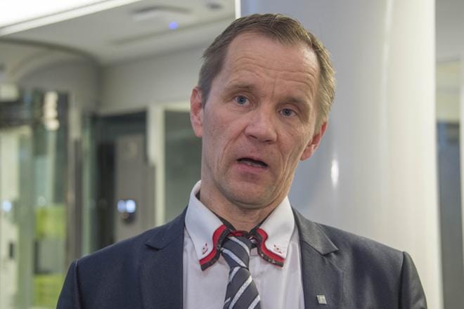 Ulkoasiainvaliokunnan puheenjohtaja Mika Niikko (ps.) joutuu valiokunnan eteen selvittämään Kiina-yhteyksiään. KUVA: Markku Ojala