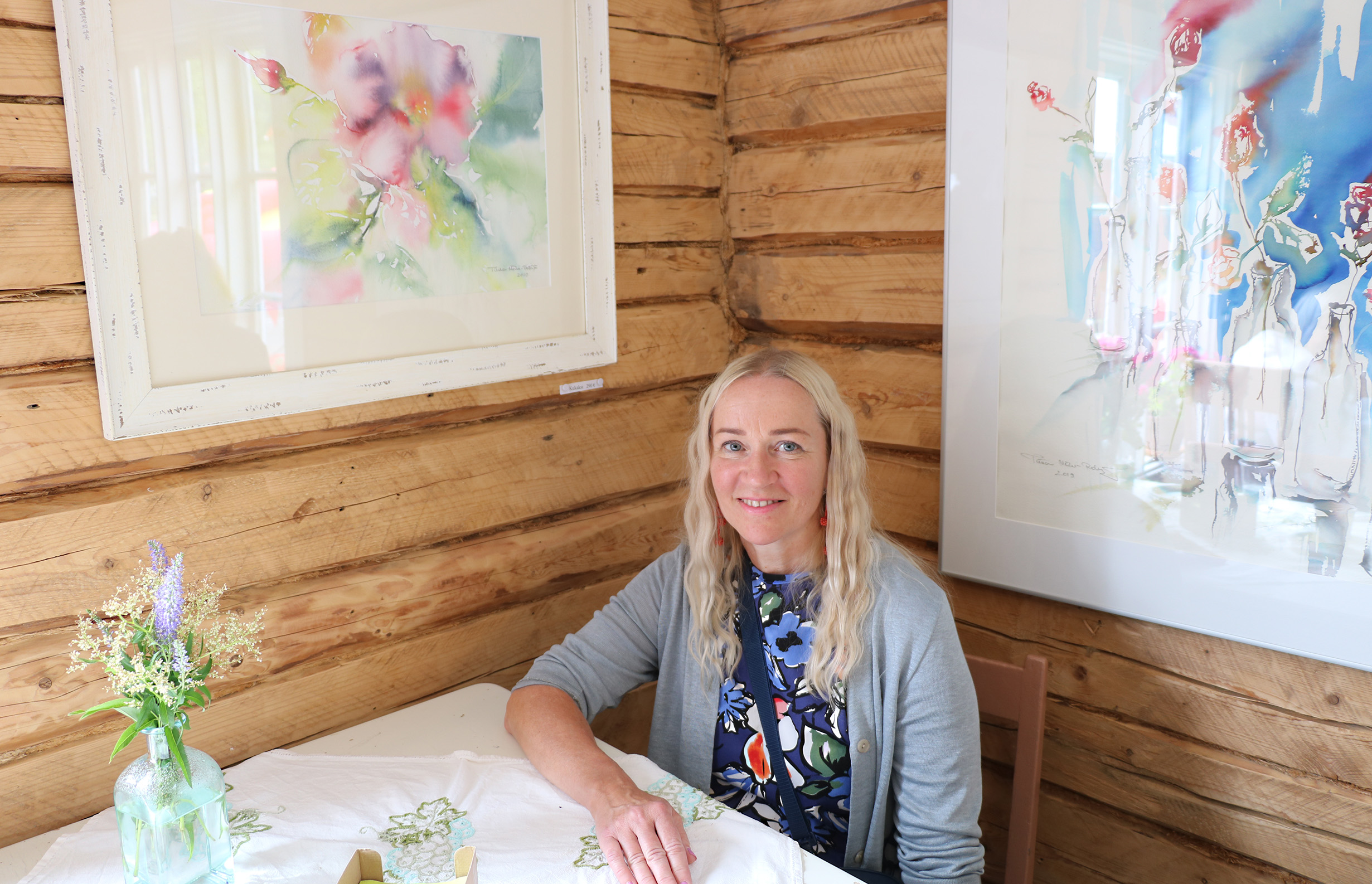Kalajokisen Tiina Mäki-Petäjän akvarelleja on nähtävillä kolmessa eri aitassa heinäkuun ajan.