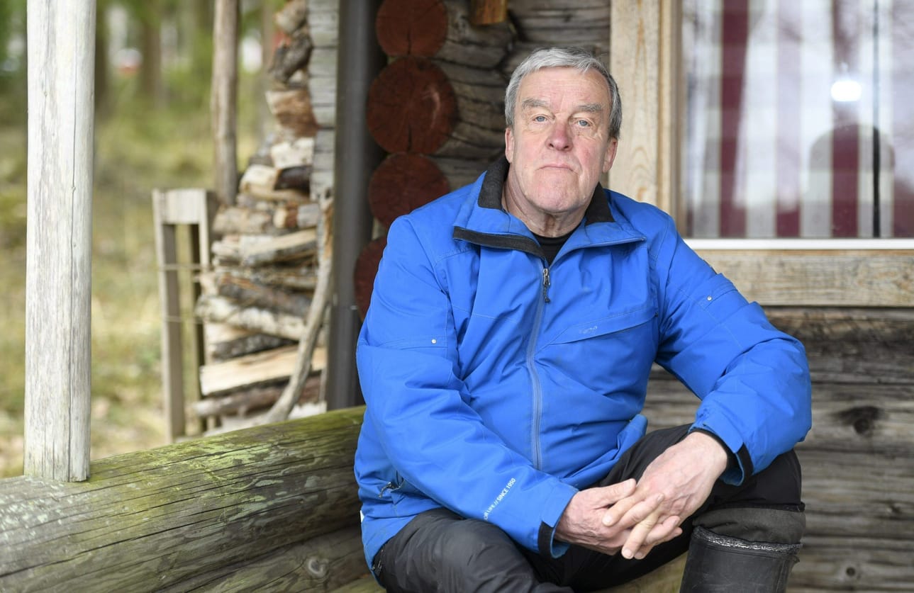 Erkki Virtanen toimi työurallaan valtion viroissa 45 vuoden ajan, ja häntä on pidetty yhtenä Suomen vaikutusvaltaisimmista virkamiehistä. Tiistaina 70 vuotta täyttävä entinen kansliapäällikkö kuvattiin Tammelan-mökillään, jossa hän on viettänyt vapaa-aikaansa vuodesta 1986.
