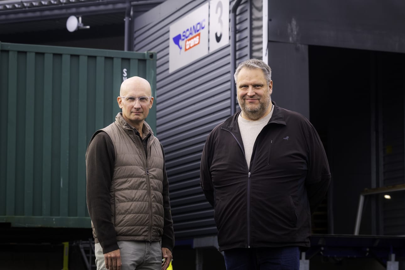 Scandic Transin toimitusjohtaja Mikael Lofqvist ja talousjohtaja Reko Märsylä kertovat, että yhtiössä seurataan polttoaineiden hintoja päivittäin.