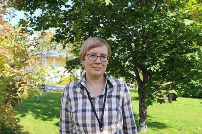 De gamlas hemin yksikönjohtaja Minna Heiniluoman mukaan palveluja tarjotaan perussiivouksesta vaativiin hoitoihin asti. KUVA: TAUNO RIIHILUOMA