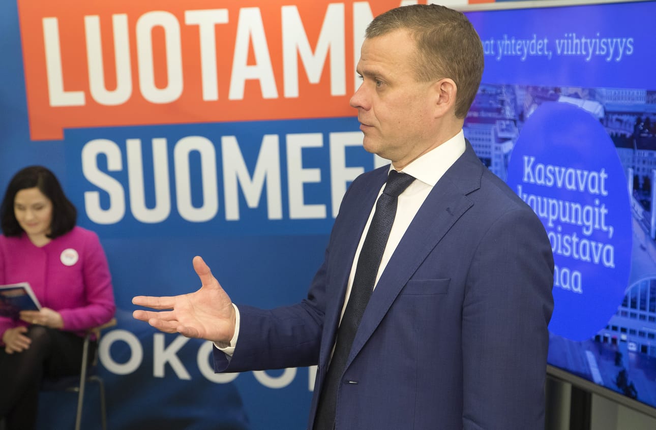 Oppositioon suuntaavaan kokoomuksen puoluesihteeri vaihtuu. Kuvassa on puheenjohtaja Petteri Orpo.