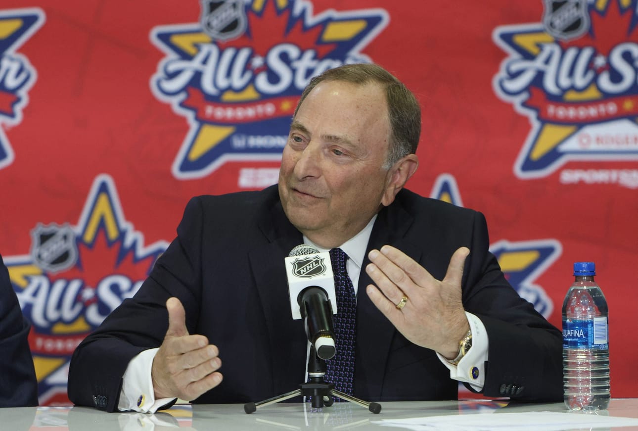 NHL-jääkiekkoliigan komissaari Gary Bettman sanoo, että tässä vaiheessa vastuullisinta on odottaa juridisen prosessin lopputulosta. LEHTIKUVA/AFP