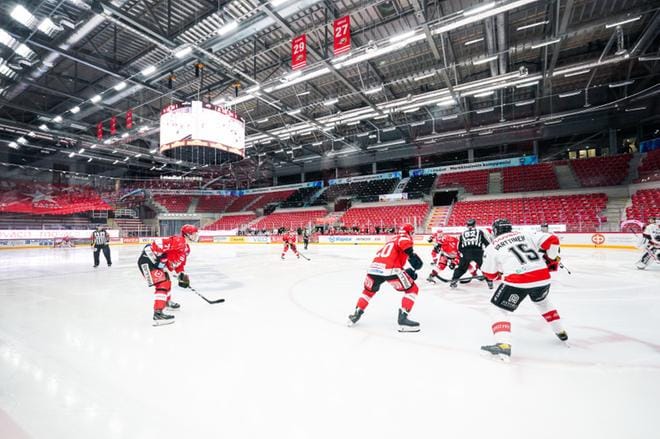 Koronarajoitukset ovat pitäneet yleisön pois jäähalleista, ja joulukuun lopussa Sport kohtasi Ässät tyhjässä hallissa. Arkistokuva: Samppa Toivonen