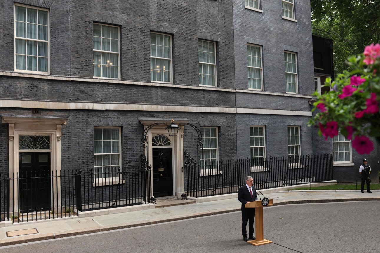 Keir Starmer ilmoitti erostaan maanantaina. Hän oli jo kuudes pääministeri Britanniassa viimeisimmän kymmenen vuoden aikana.