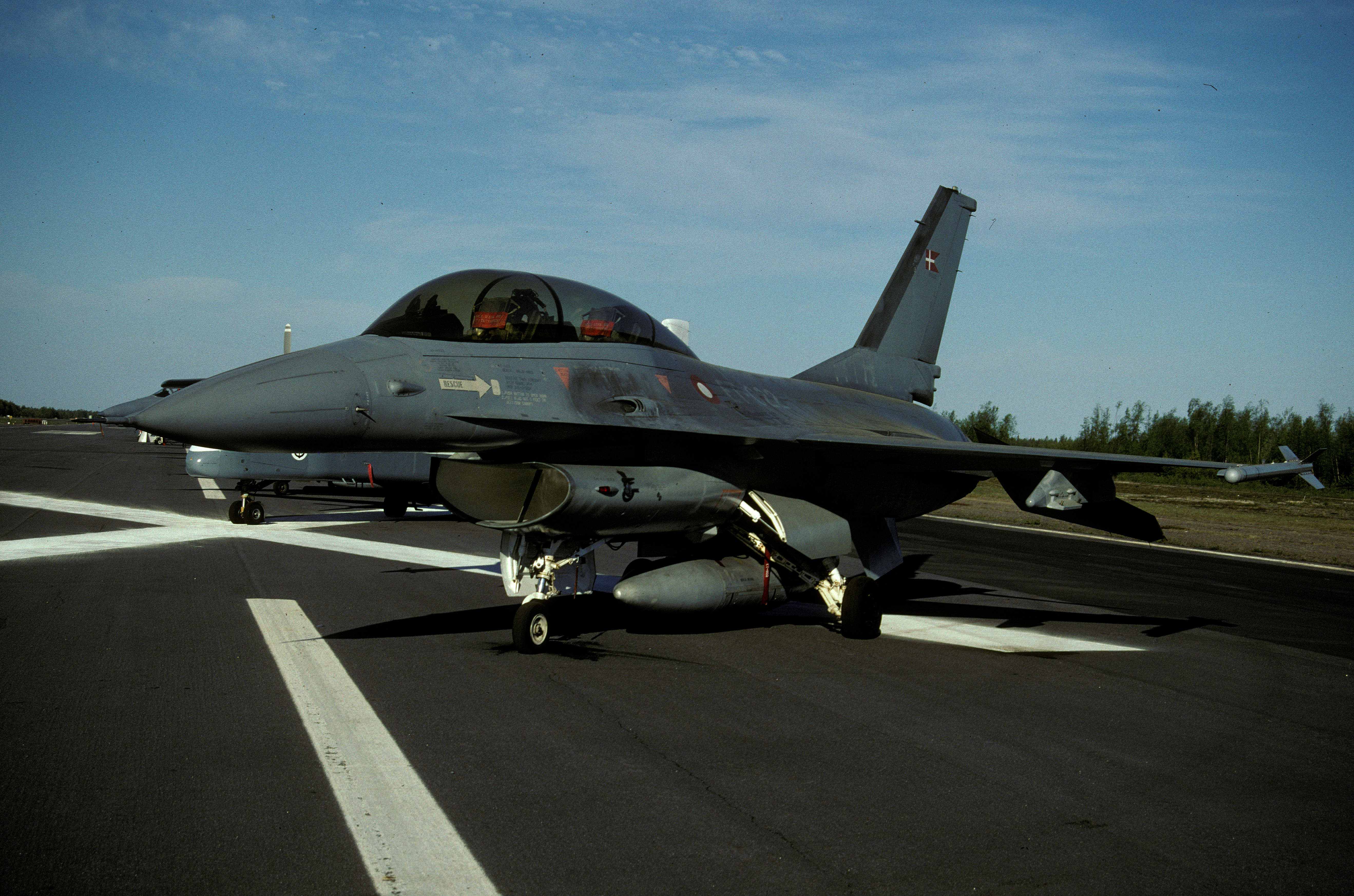 Oulun ilmailunäytökseen tulossa viisi F-16 hävittäjää