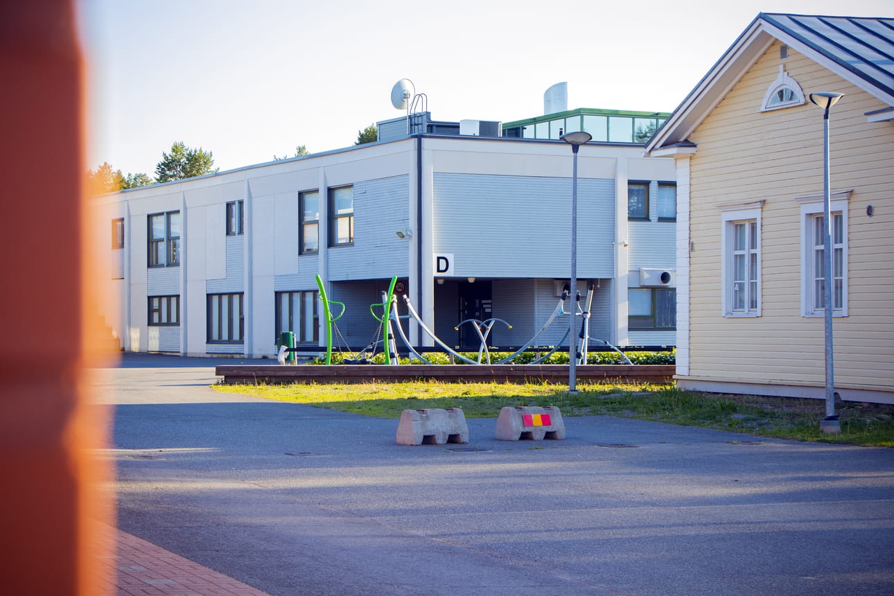 Kempeleen Kirkonkylän uudiskoulu palasi valmisteluun viimeisimmässä kunnanhallituksen kokouksessa. D-talon kuntotutkimuksen pohjalta tehdään vielä peruskorjausta koskeva kustannusarvio.