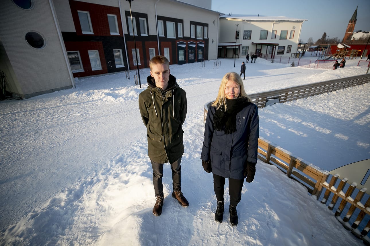 Kauhavan lukion opiskelijat Olli Hippi ja Sofia Kankaanpää olisivat halunneet kokea lukion kaikki tapahtumat perinteisesti mutta ymmärtävät koronapandemian asettamat rajoitukset.