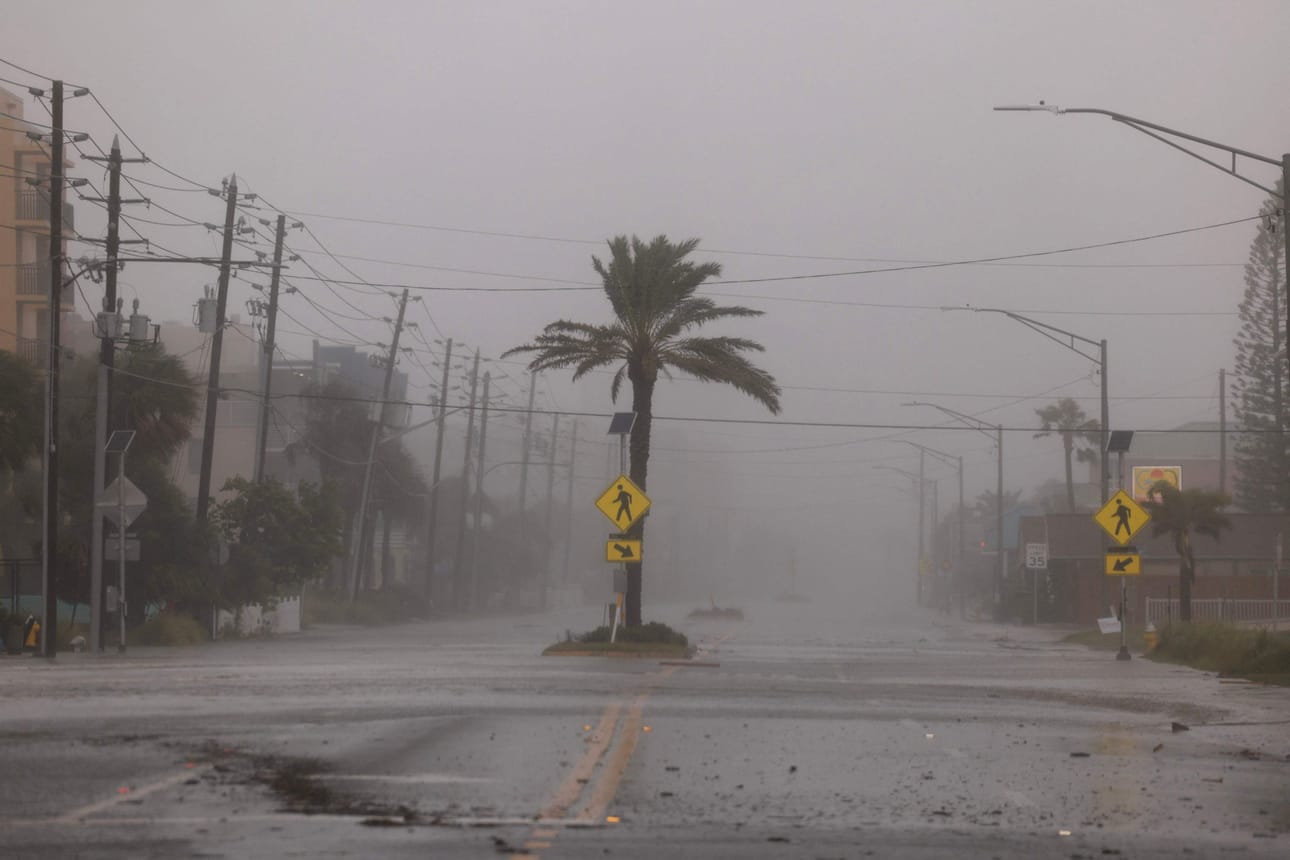 Hurrikaani kakkosluokan hurrikaaniksi iskettyään Floridan rannikolle. Kuva St. Pete Beachilta 26. syyskuuta. LEHTIKUVA/AFP