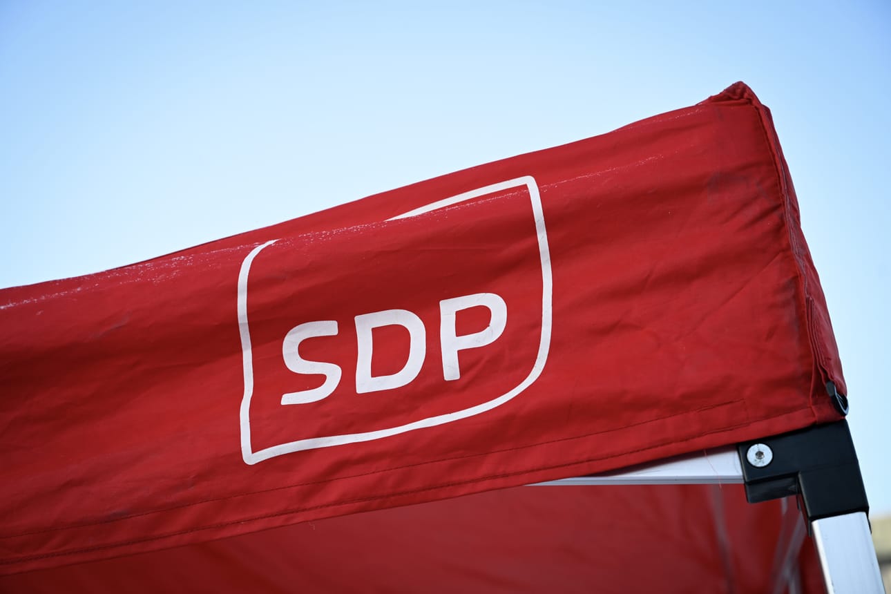 SDP porskuttaa mielipidemittausten kärjessä, mutta puolueen sisällä huudetaan keskustelun perään. Tuorein ulostulija on puolueen kolmas varapuheenjohtaja Matias Mäkynen.