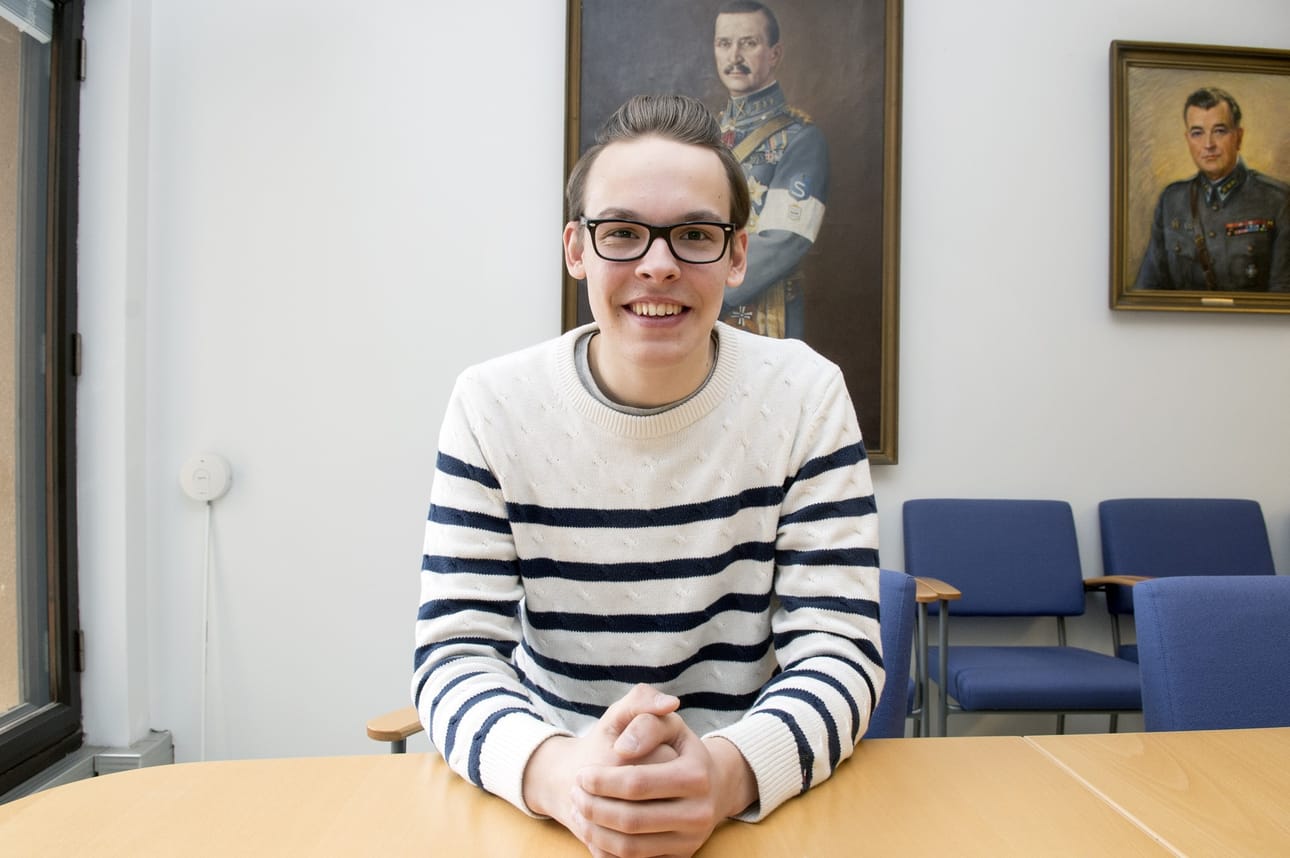 Varusmiesliiton puheenjohtaja Matias Pajula toteaa, että on vääryys, että varusmiehet joutuvat tulemaan toimeen pienemmällä rahalla lomilla kuin siviilipalveluksen suorittavat.
