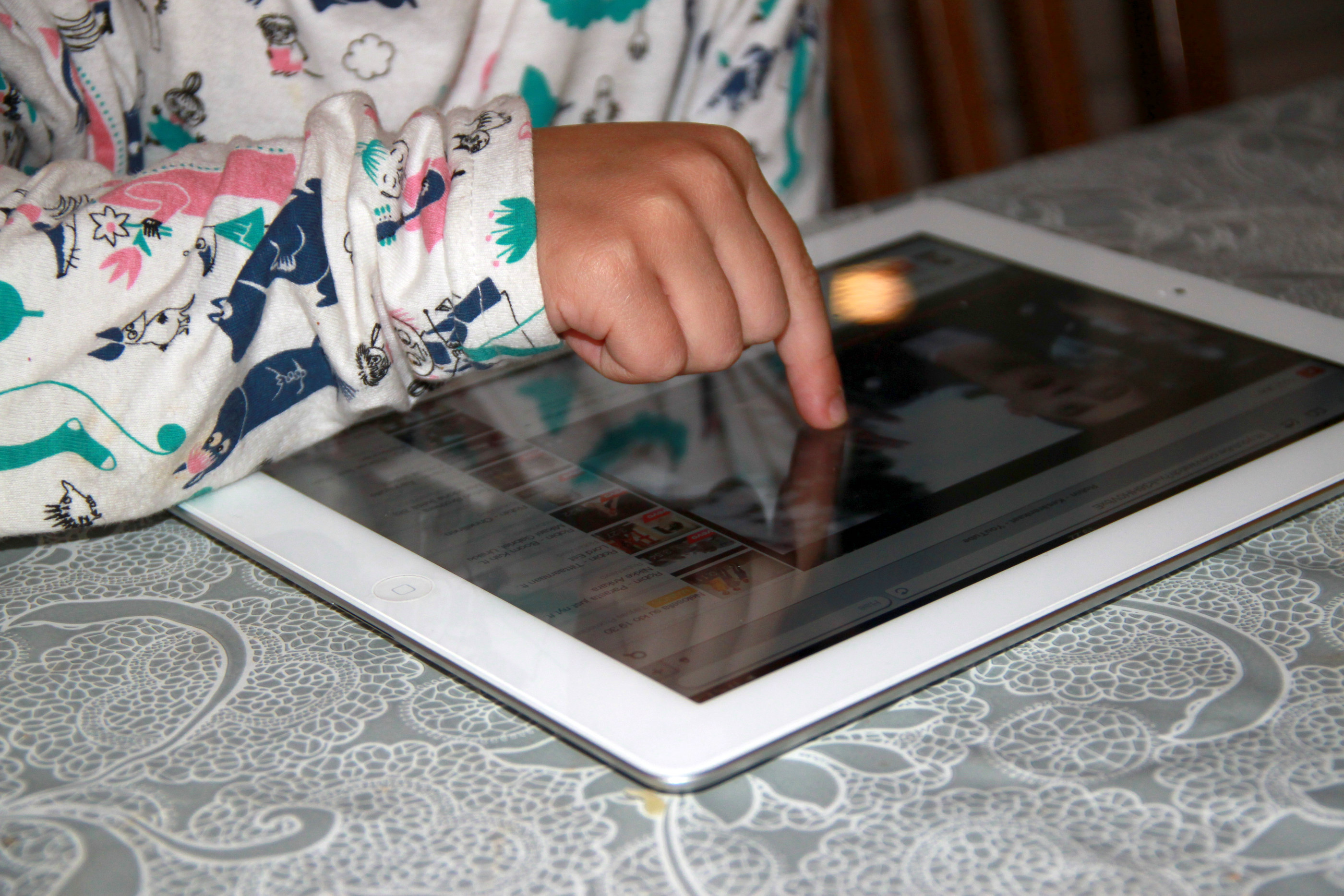 Suomalaisten digitaidot hyvällä tasolla – suuri osa suomalaisista käyttää älypuhelinta ja tietokonetta, tabletin käyttö vielä vähäistä