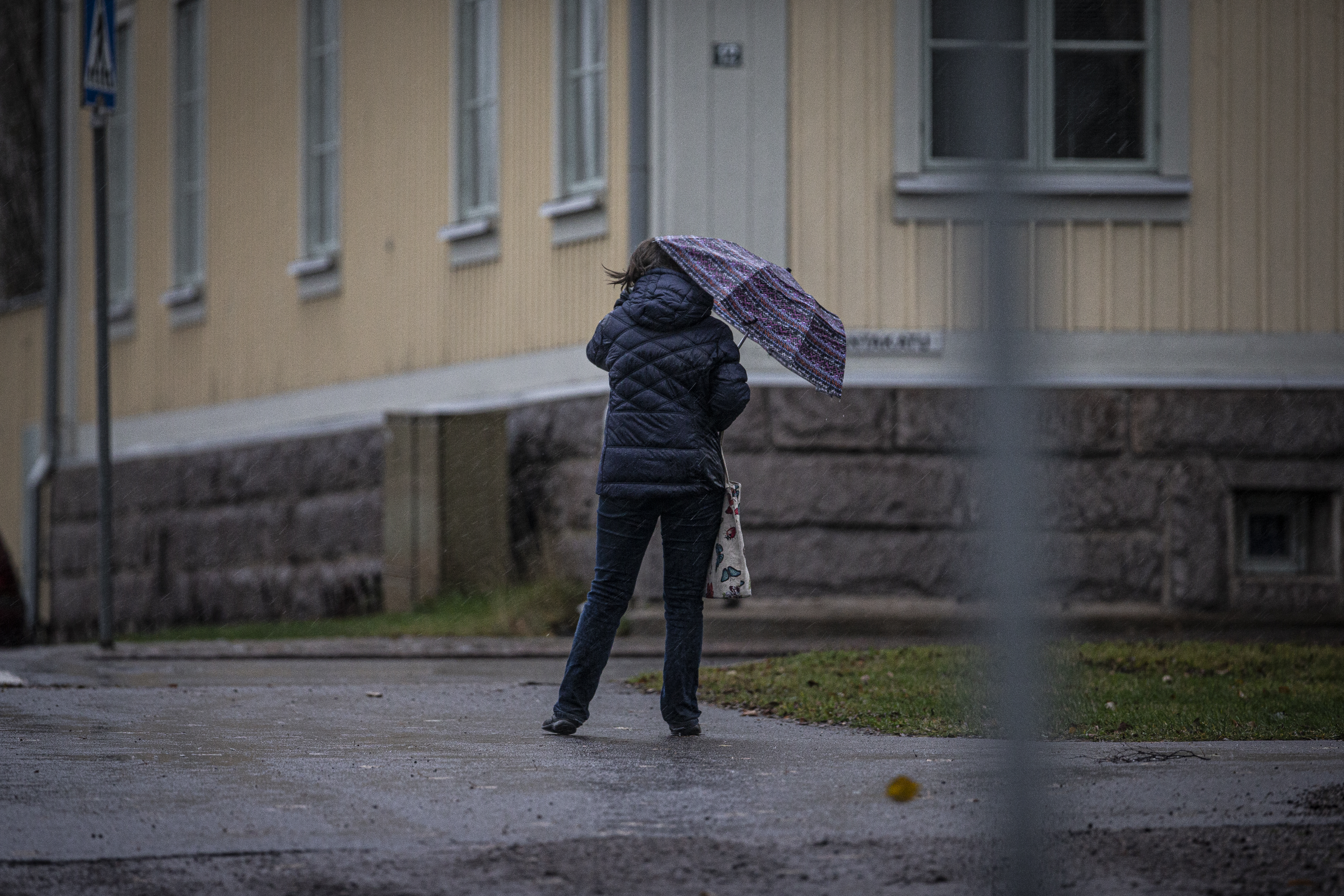 Ilmatieteen laitos: Torstaina voimakkaita tuulia ja lumisadetta