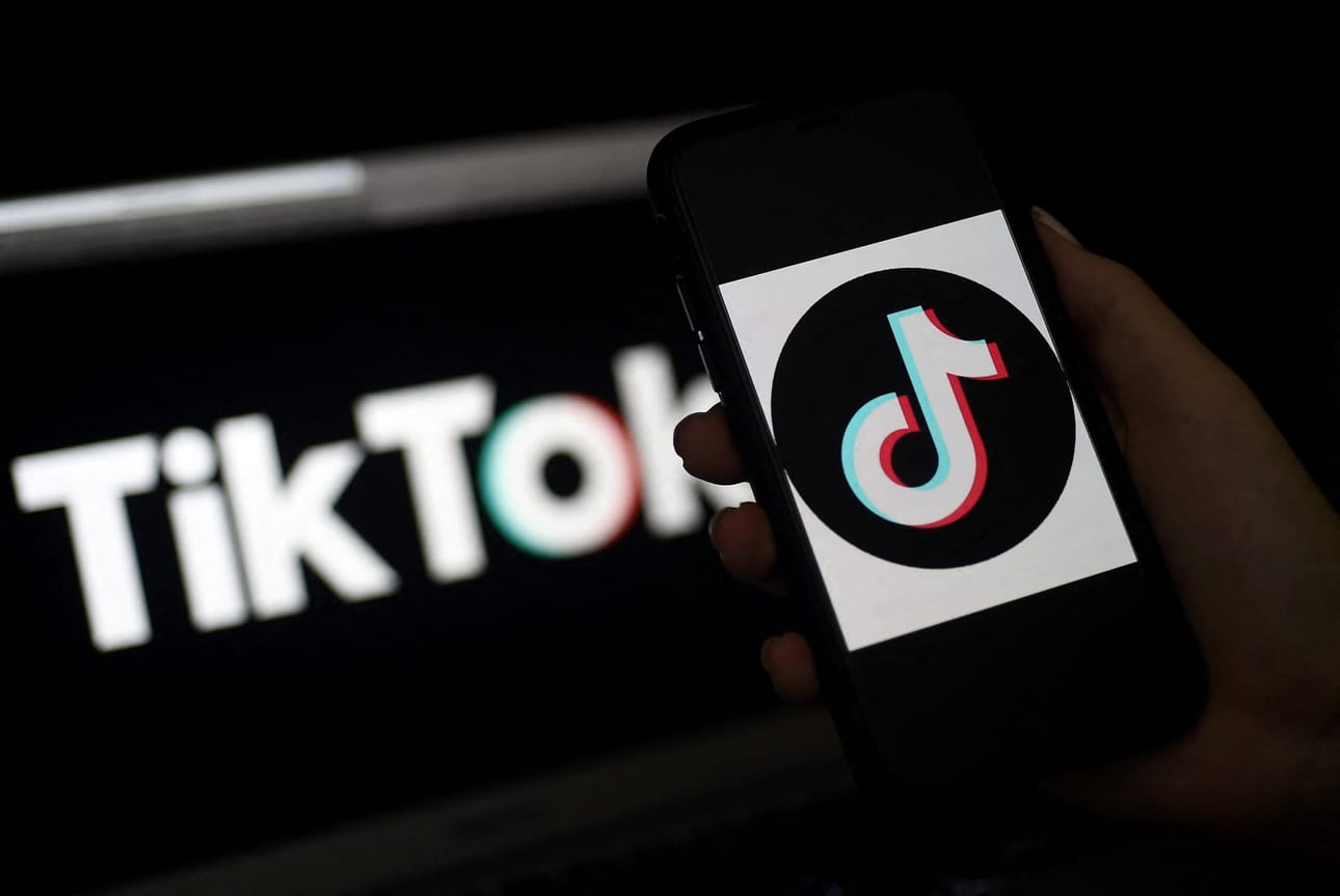 Somalian viestintä- ja teknologiaministeriön tiedotteen mukaan internetyhteyksiä tarjoavien yritysten on estettävä pääsy palveluihin torstaihin mennessä. LEHTIKUVA/AFP