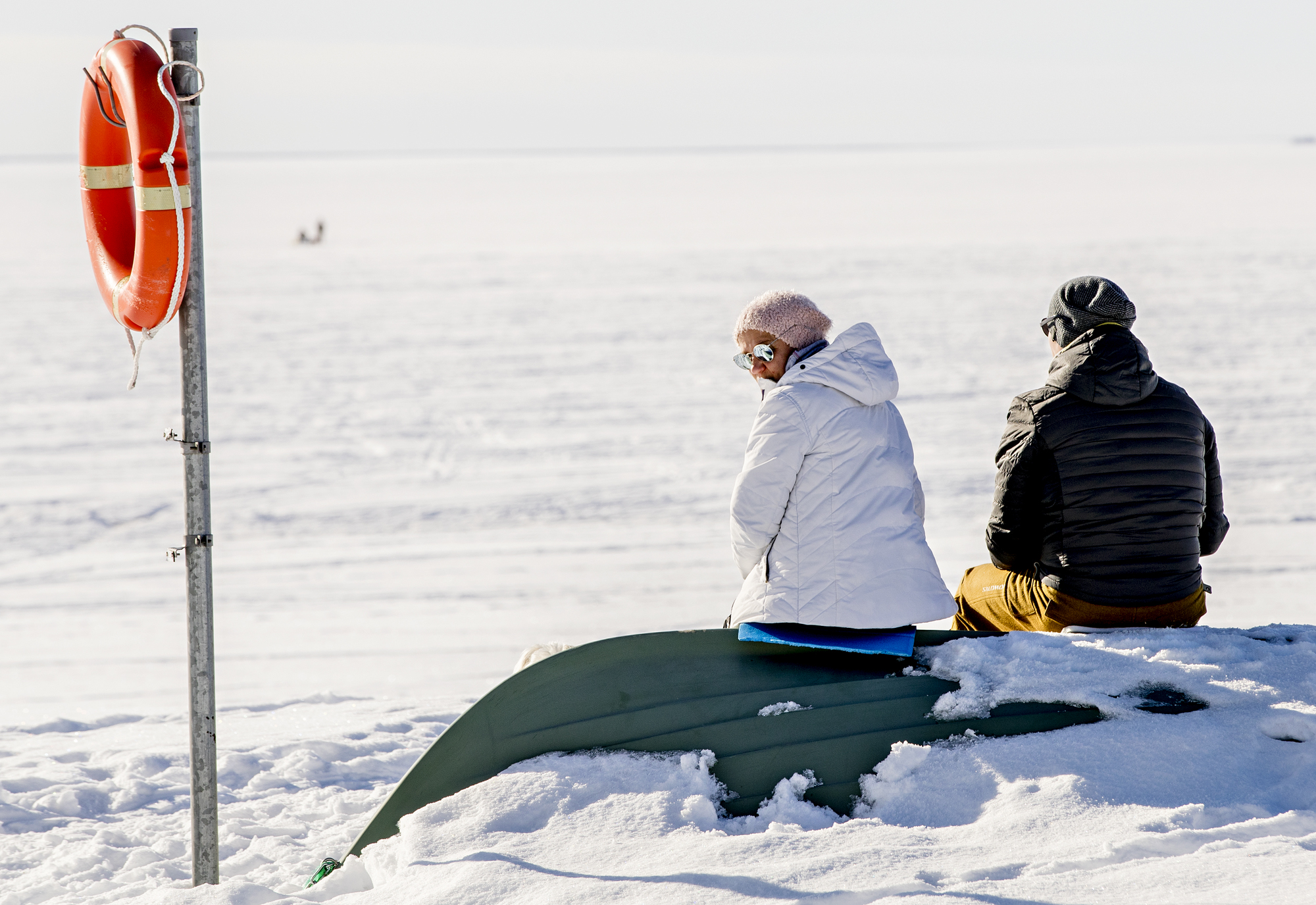 Otsonikerros Suomen yllä on tällä hetkellä poik­keuk­sel­li­sen ohut – ulkoilijoiden kannattaa suojautua UV-säteilyltä