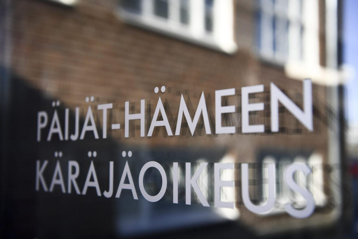 Syyttäjä vaatii neljälle miehelle tuomiota murhasta. Lisäksi miehistä yhtä syytetään huumausainerikoksesta. LEHTIKUVA / EMMI KORHONEN