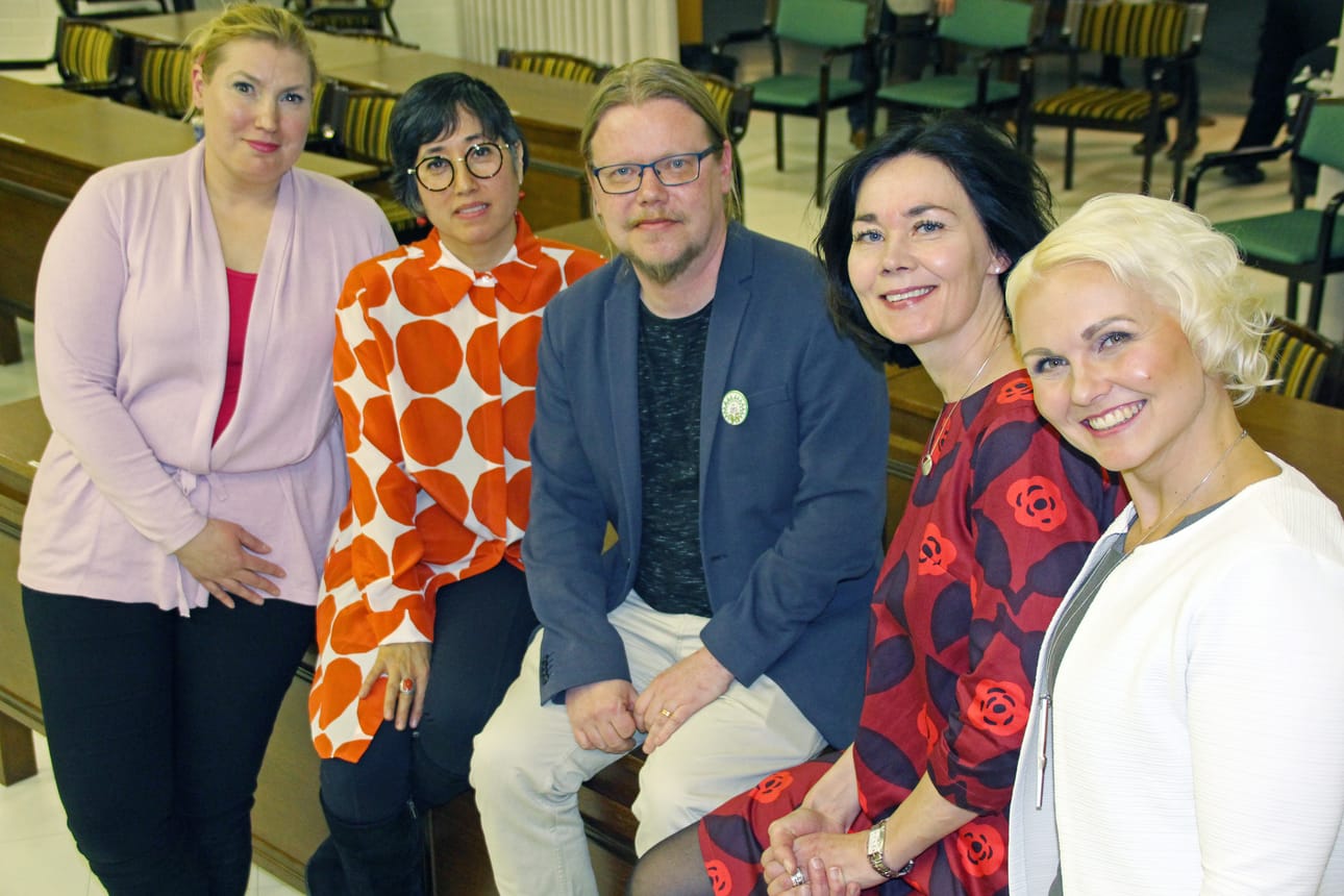 Kansalaisopiston järjestämään vaalipaneeliin Siikajoen kunnantalolla osallistuivat Katja Hänninen, Jacqueline Aguilera Velásques, Seppo Sorvari , Hanna-Leena Mattila ja Pauliina Valkovirta. Perussuomalaisten ehdokas Janne Halunen ei saapunut paikalle.