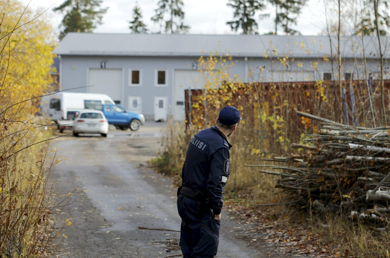 Poliisin eristämä alue Tuusulan Kellokoskella, Rajalinnan teollisuusalueella. LEHTIKUVA / SEPPO SAMULI